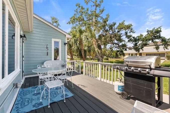 Coco NoKo cozy beach cottage + Swimming pool! Golf cart and pet friendly!
