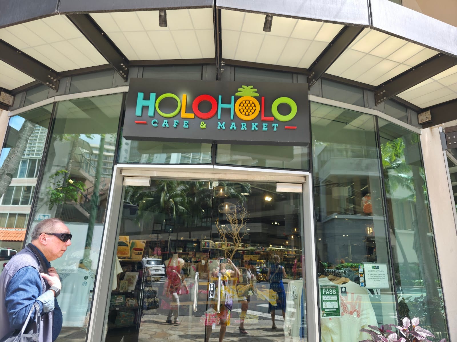 Holoholo Cafe & Market