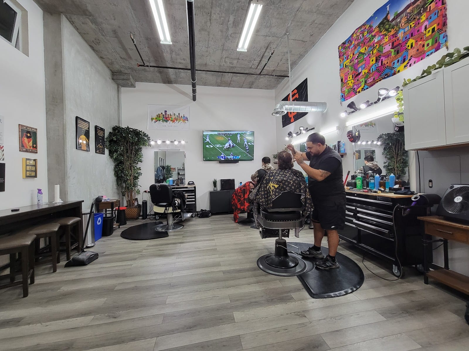 The Bus Stop Barbershop, photo 4