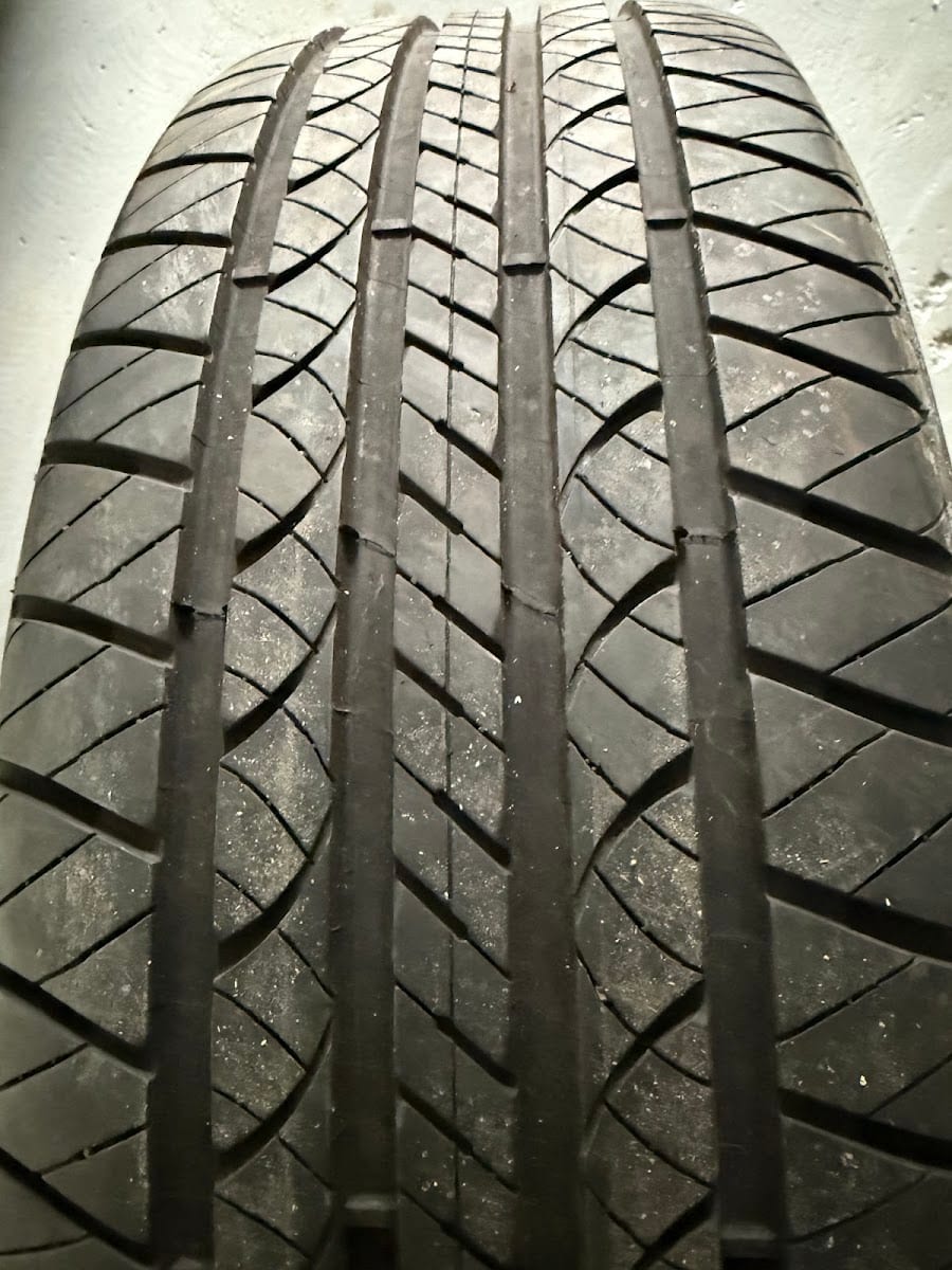 Round 2 Tires, photo 3