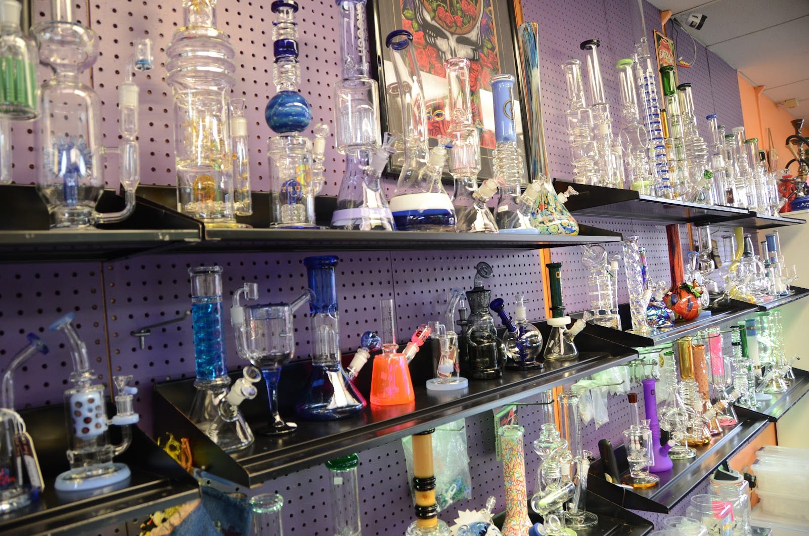 Stone Age Smoke Shop, photo 3