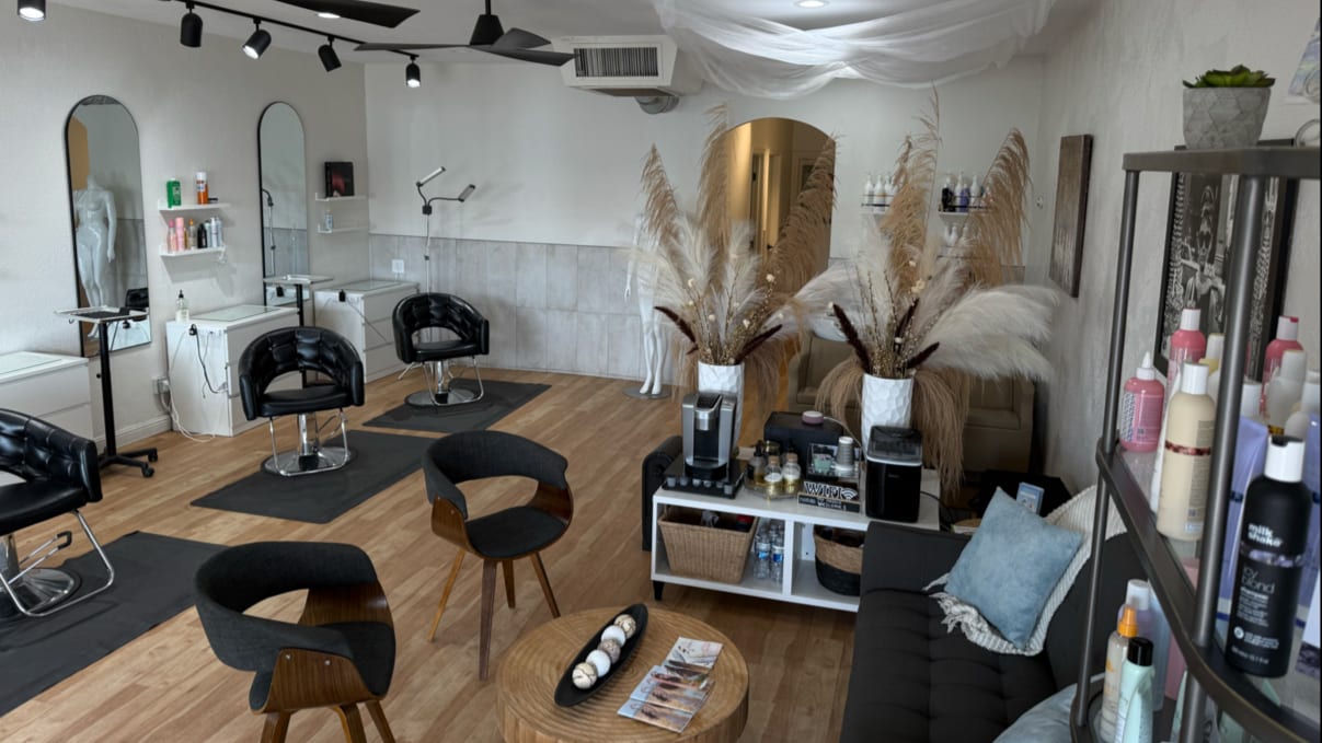 The Phoenix Salon, photo 2