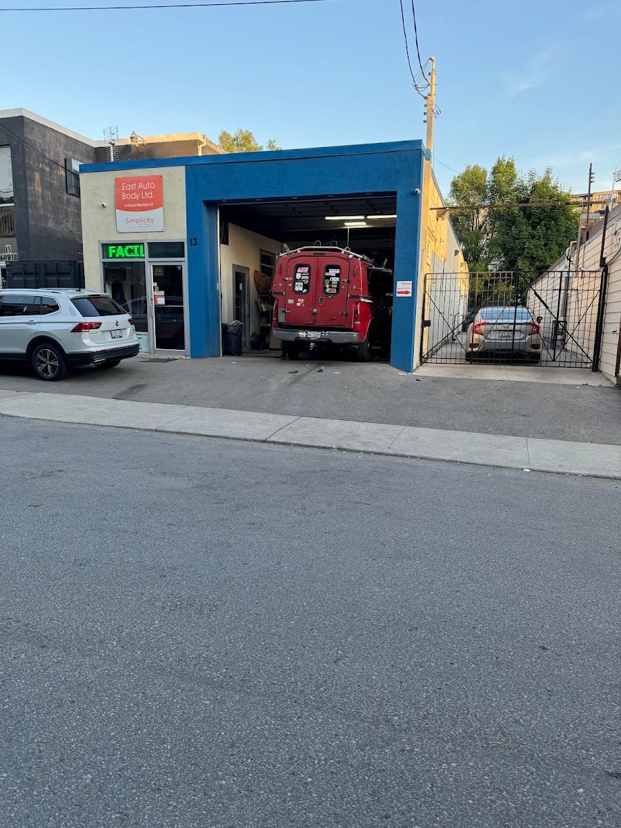 Simplicity Car Care Parkview Collision Centre, photo 2
