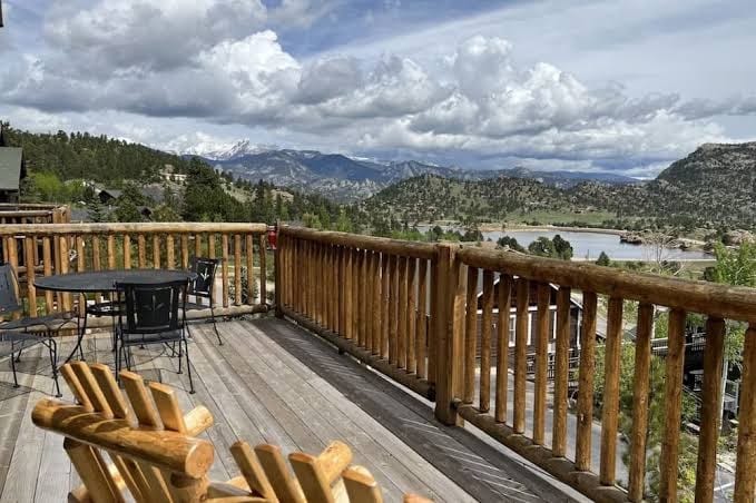 Scenic Escape w / Hot Tub. <10 min from Estes Rocky Mountain National Park
