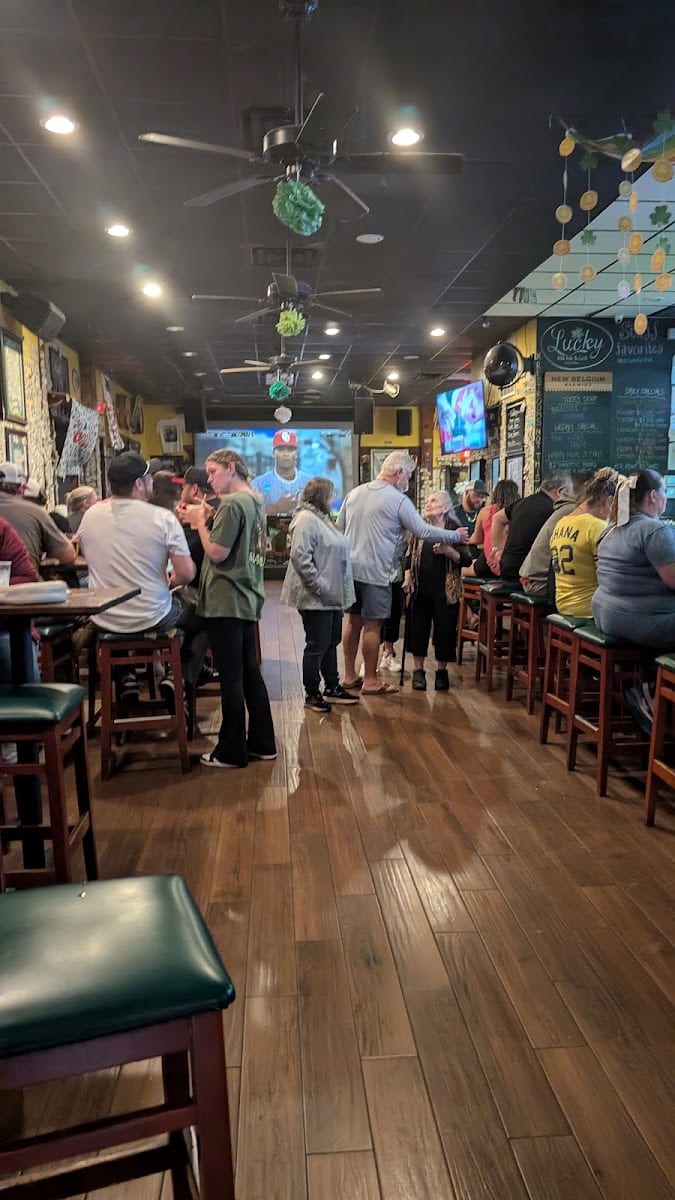 Lucky Irish Pub and Grill, photo 4