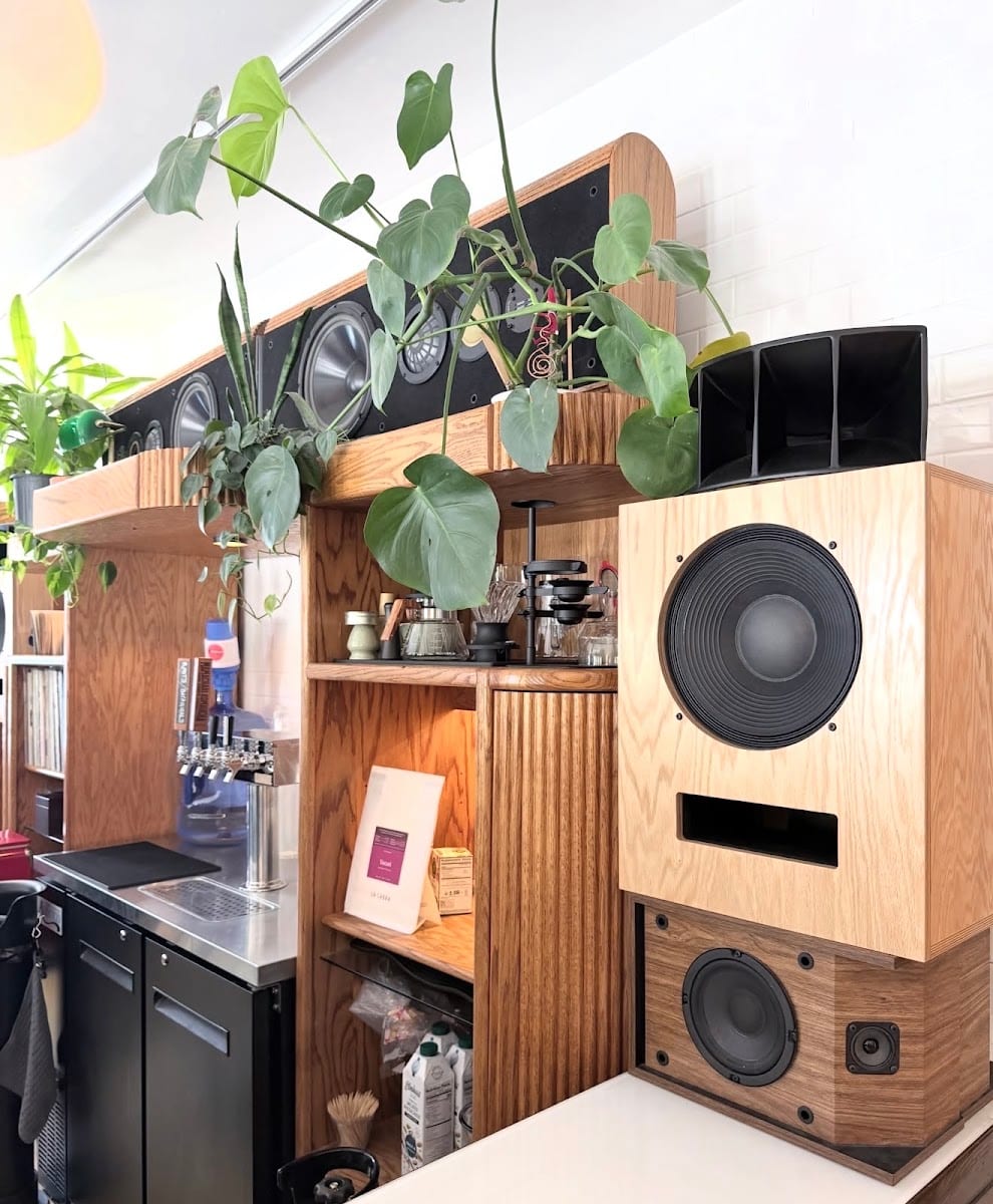 Off The Record Hi-Fi Cafe, photo 3