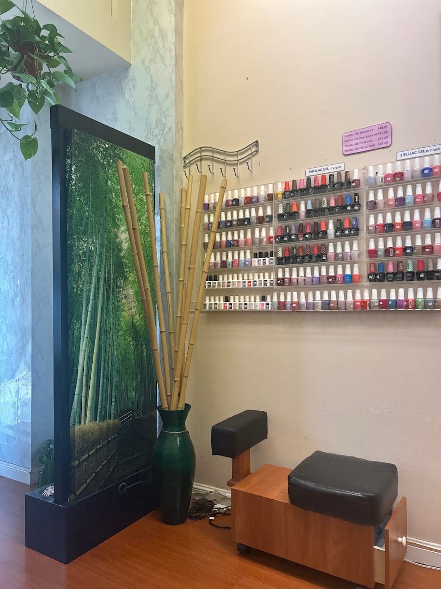 V W Nail Care, photo 3