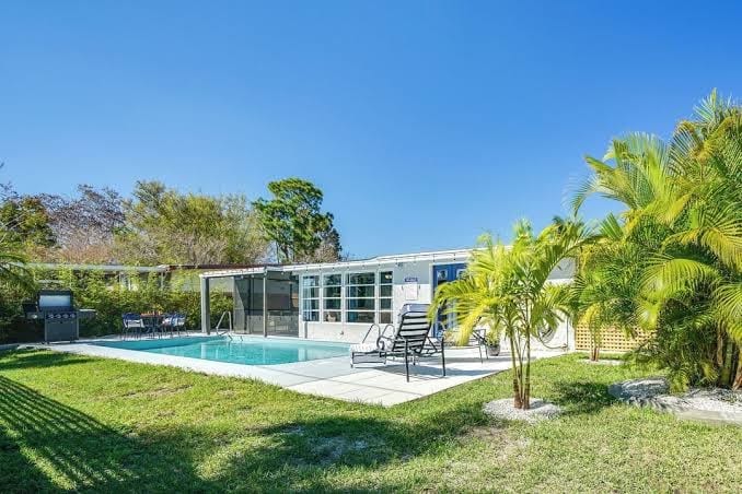 Canal-Front Escape with Private Pool Game Room in Port Charlotte - Three-Bedroom House, photo 4