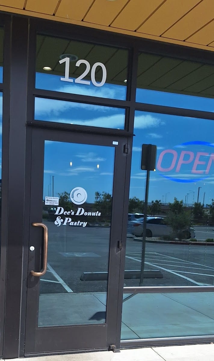 Dee's Donuts and Pastry, photo 3