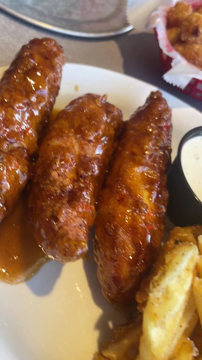 Pluckers Wing Bar, photo 3
