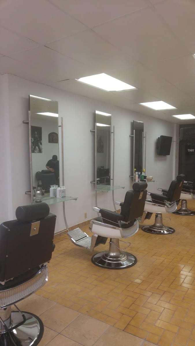 SANDRO'S BARBER SHOP