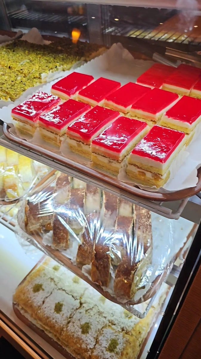 Red Rose Patisserie, photo 2