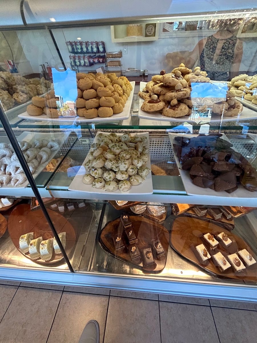 Heavenly Delights Patisserie (Negin Bakery/شیرینی نگین), photo 4