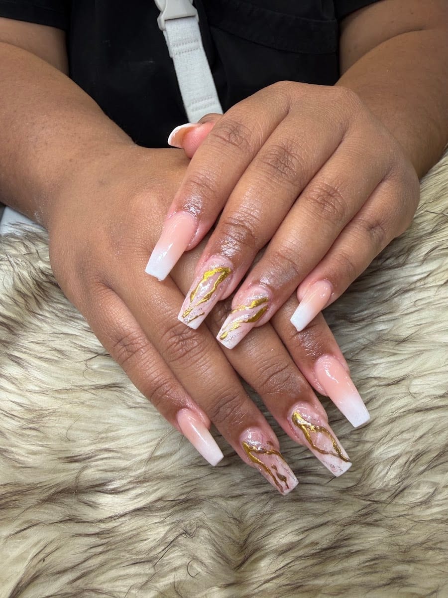 Blooming Nails in Honolulu, Hawaii