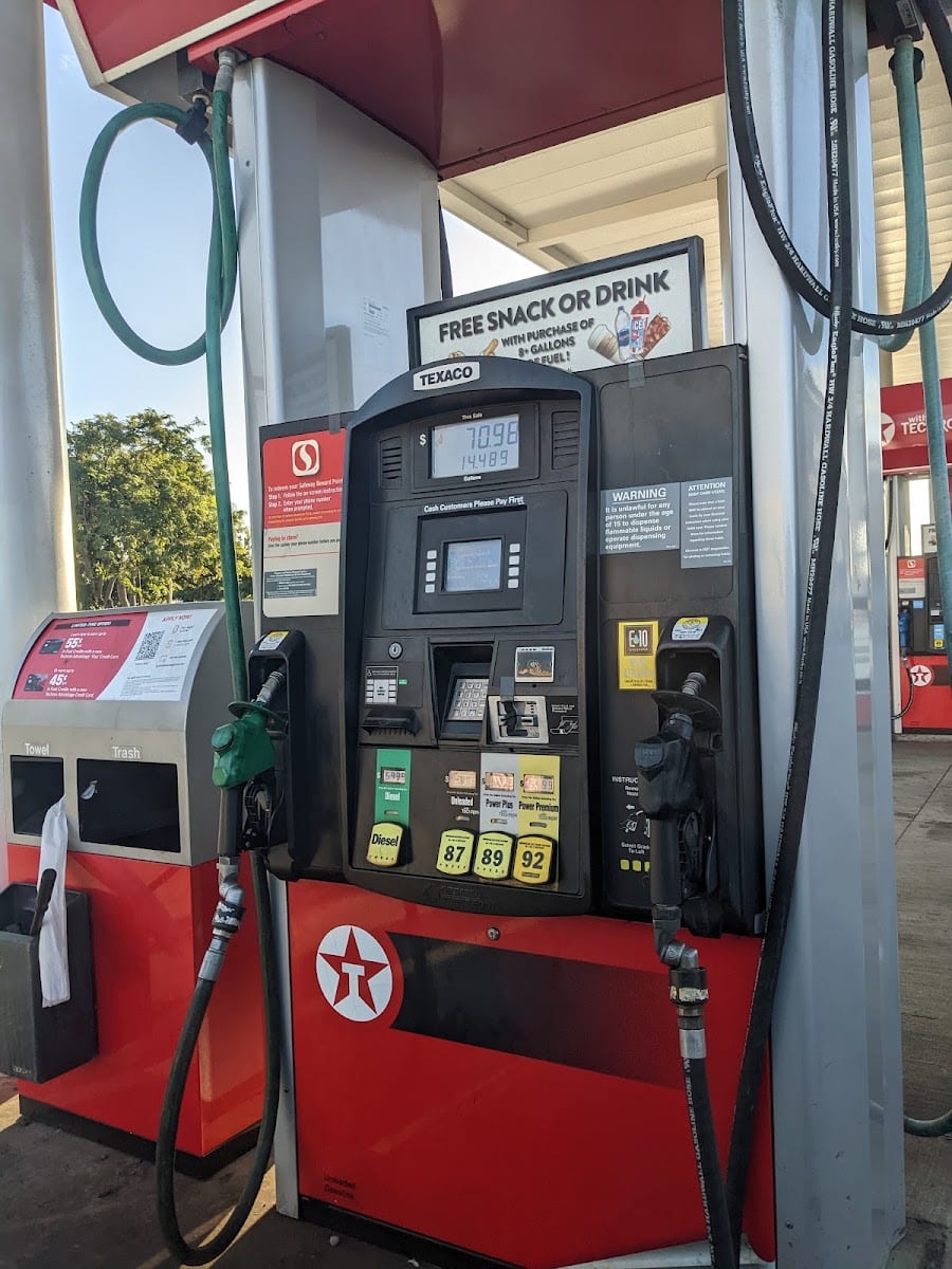 AMA KAPOLEI ガソリンスタンド