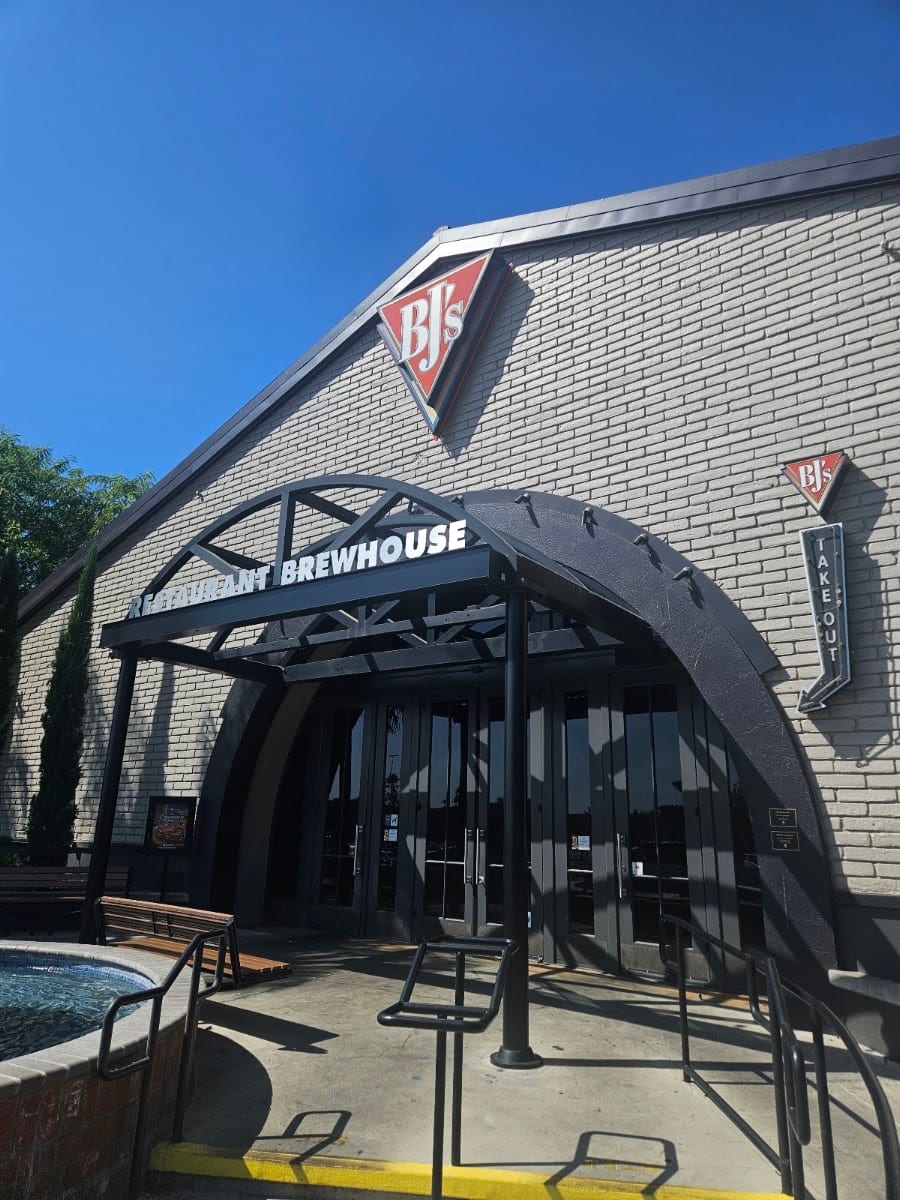 BJ's Restaurant & Brewhouse, photo 2
