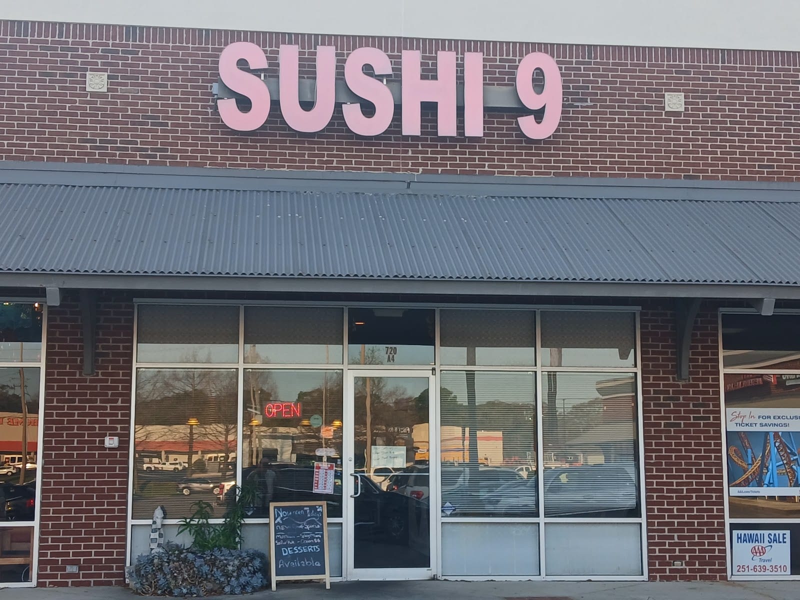 SUSHI 9 - THAI & JAPANESE RESTAURANT