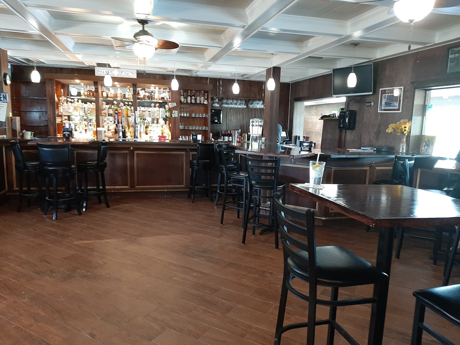 Alligator Creek Bar & Grill