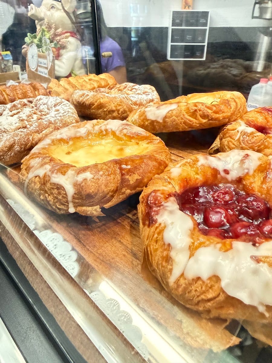 Cafe Encore: Coffee, Breakfast, and Lunch Delights