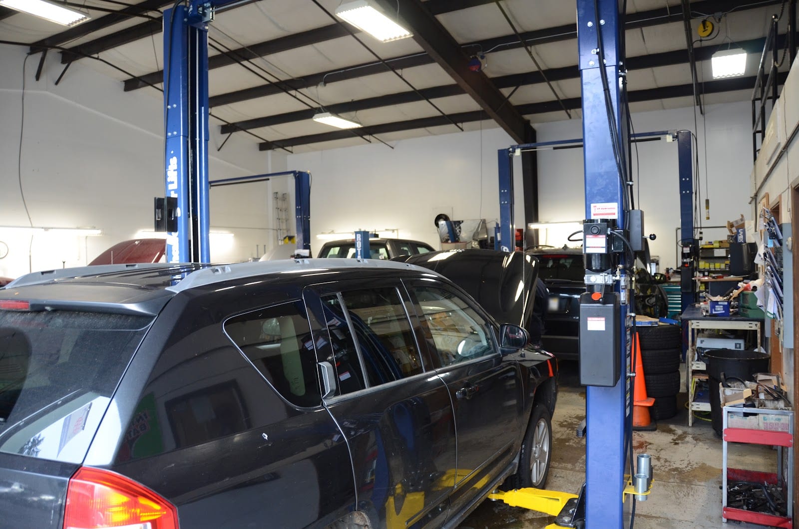 Bron's Automotive, photo 4