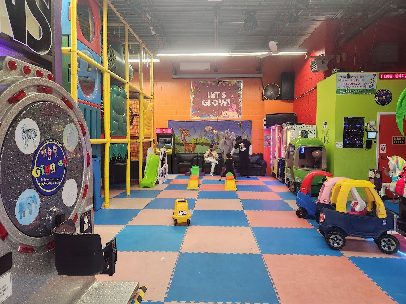 Giggles Playland Inc - Scarborough kids birthday party place