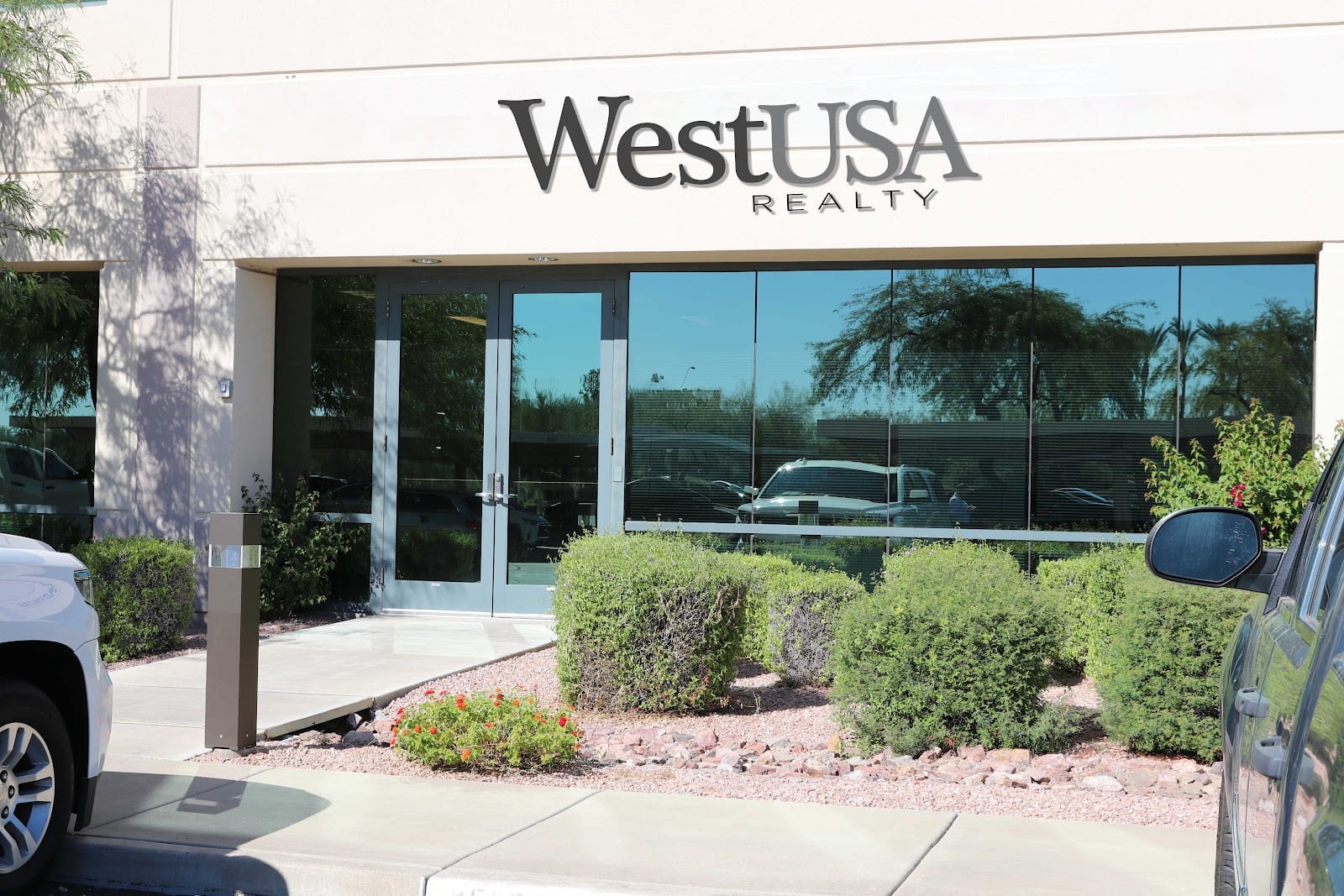 West USA Realty, photo 2