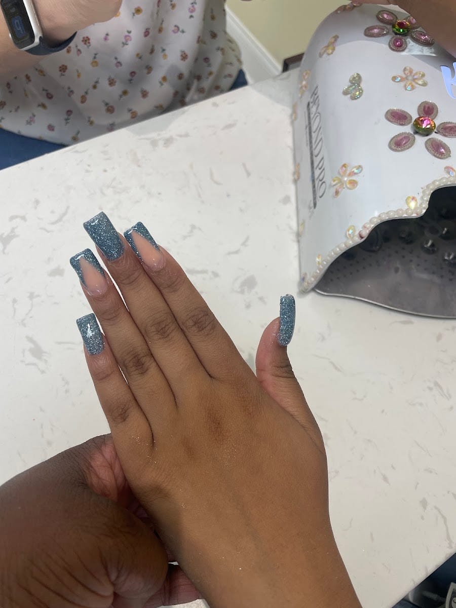 Hollywood Nails Lithonia