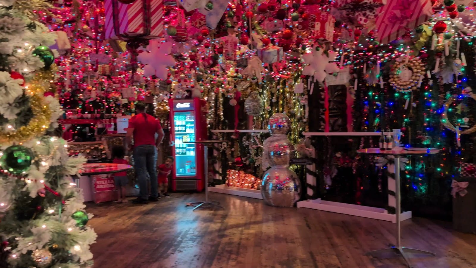 The Christmas Bar, photo 4
