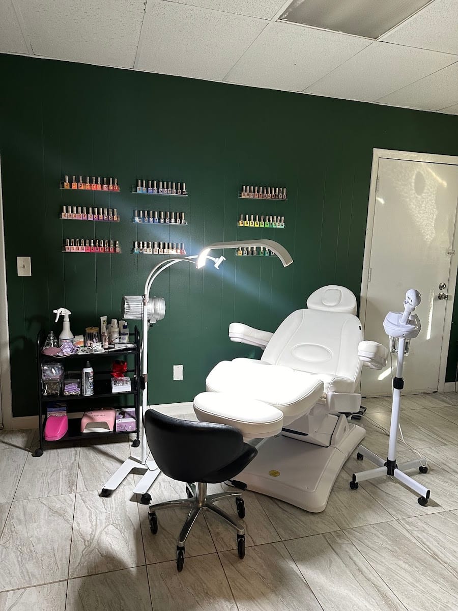 Dollhouse Collective Nails and Beauty LLC, photo 2