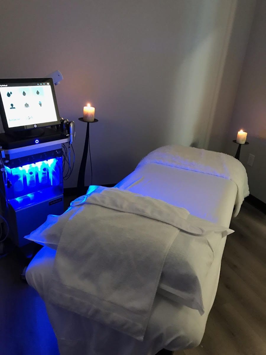 Hydrafacial and Chemical Peels by Kapri Skin, photo 4
