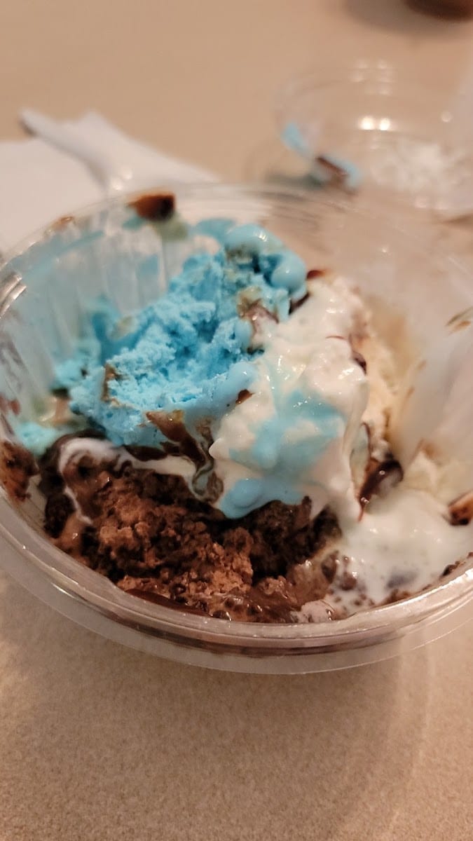 Sundae's Ice Cream Parlor, photo 3