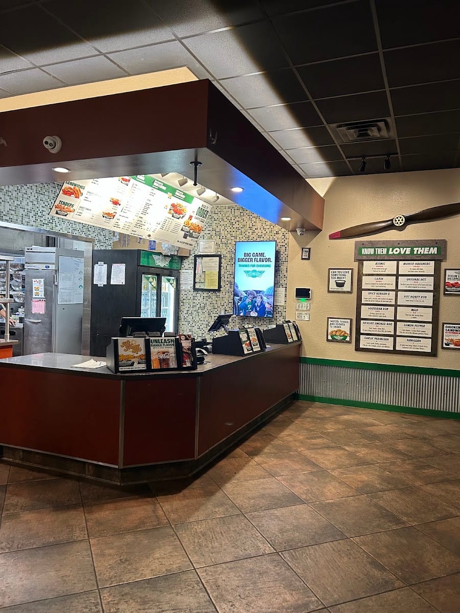 Wingstop, photo 2