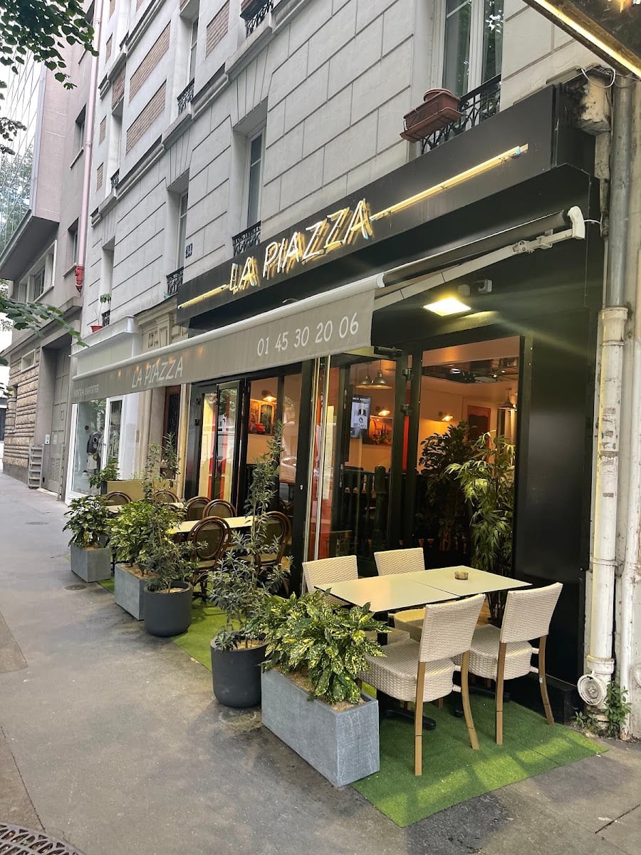 La Piazza 75015