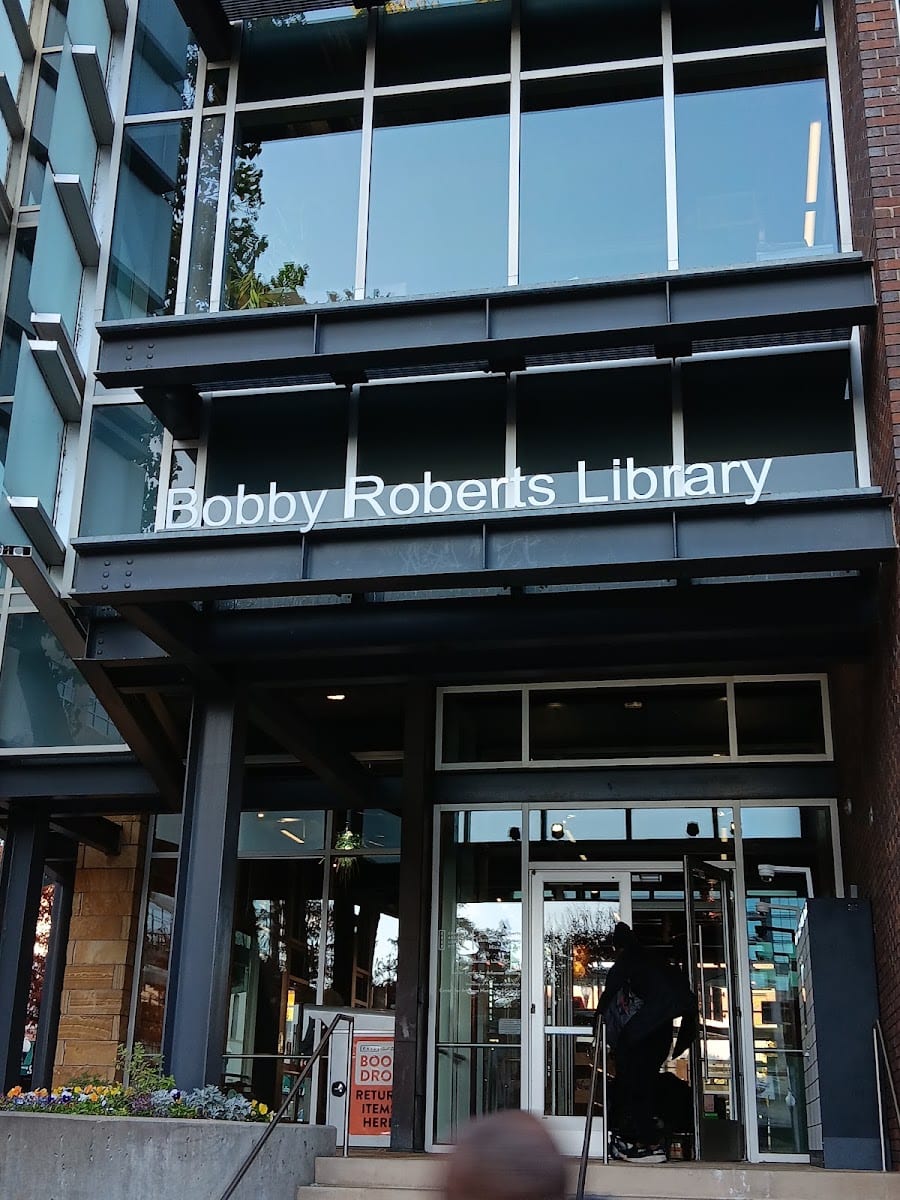 Roberts Library - Central Arkansas Library System, photo 4