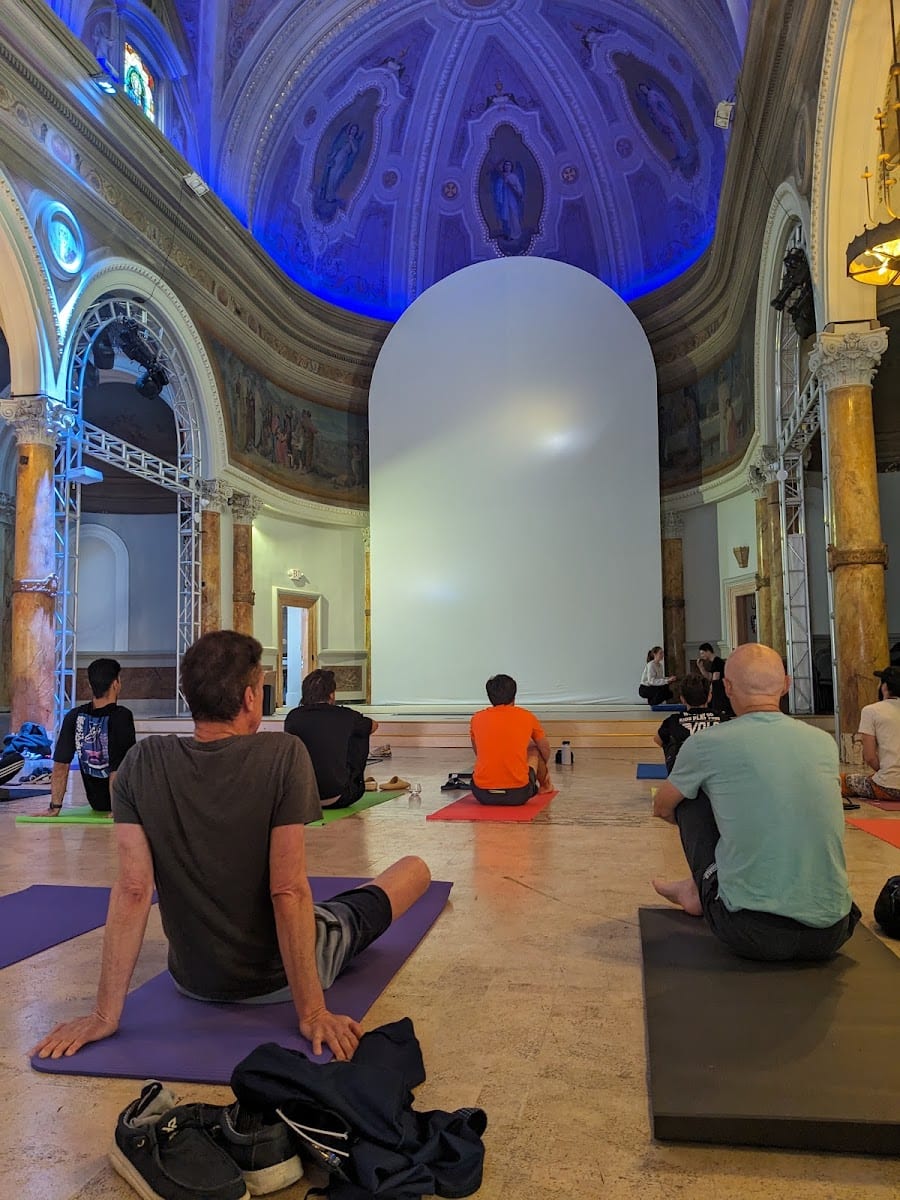 Yoga 906