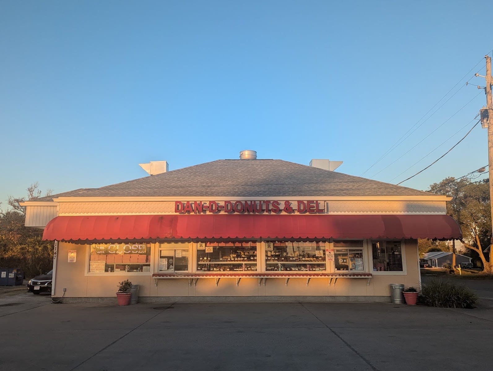 Dan-D-Donuts & Deli, photo 2