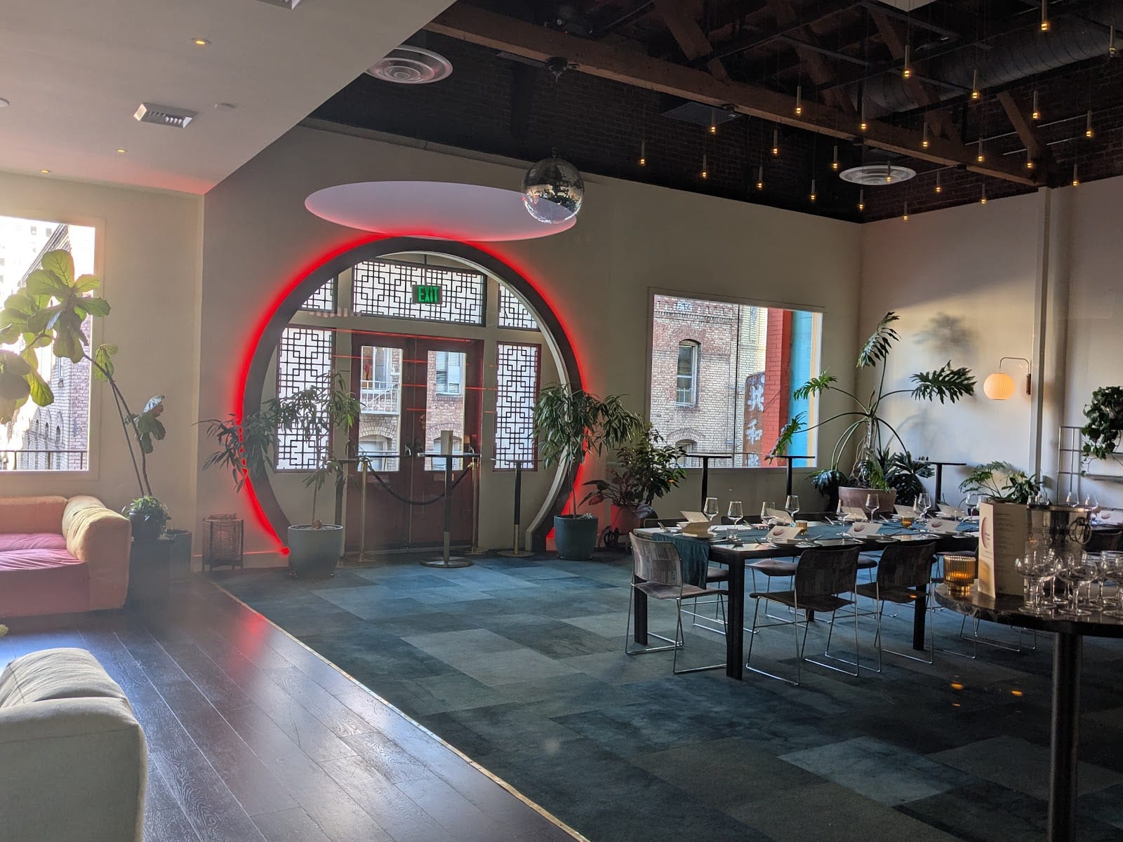 Moongate Lounge