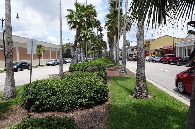 Sunset Villa -Close to Beaches and Shamrock Park - Fenced Yard