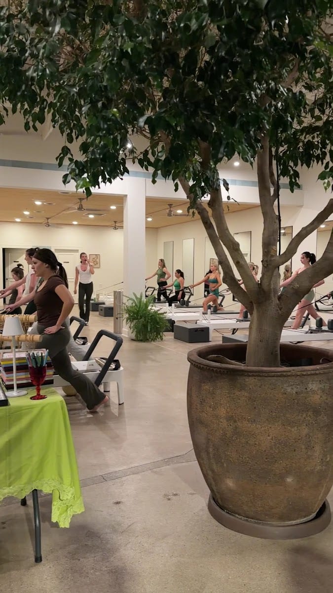 FRIDAY MOVEMENT | REFORMER PILATES | CENTRAL, photo 3