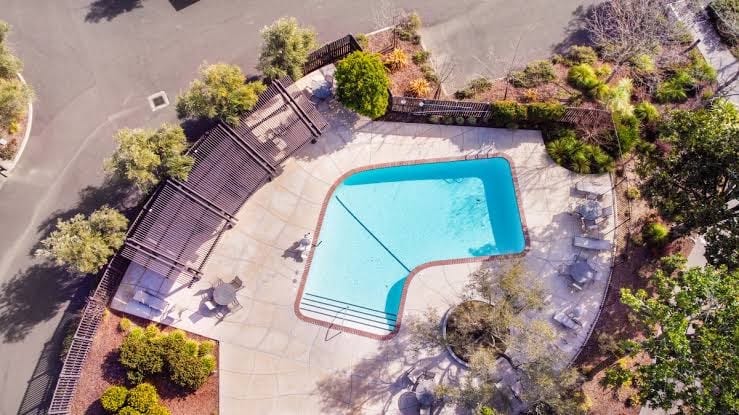 Charming Golf Course Condo: Pool, BBQ, Fire Pit, photo 2