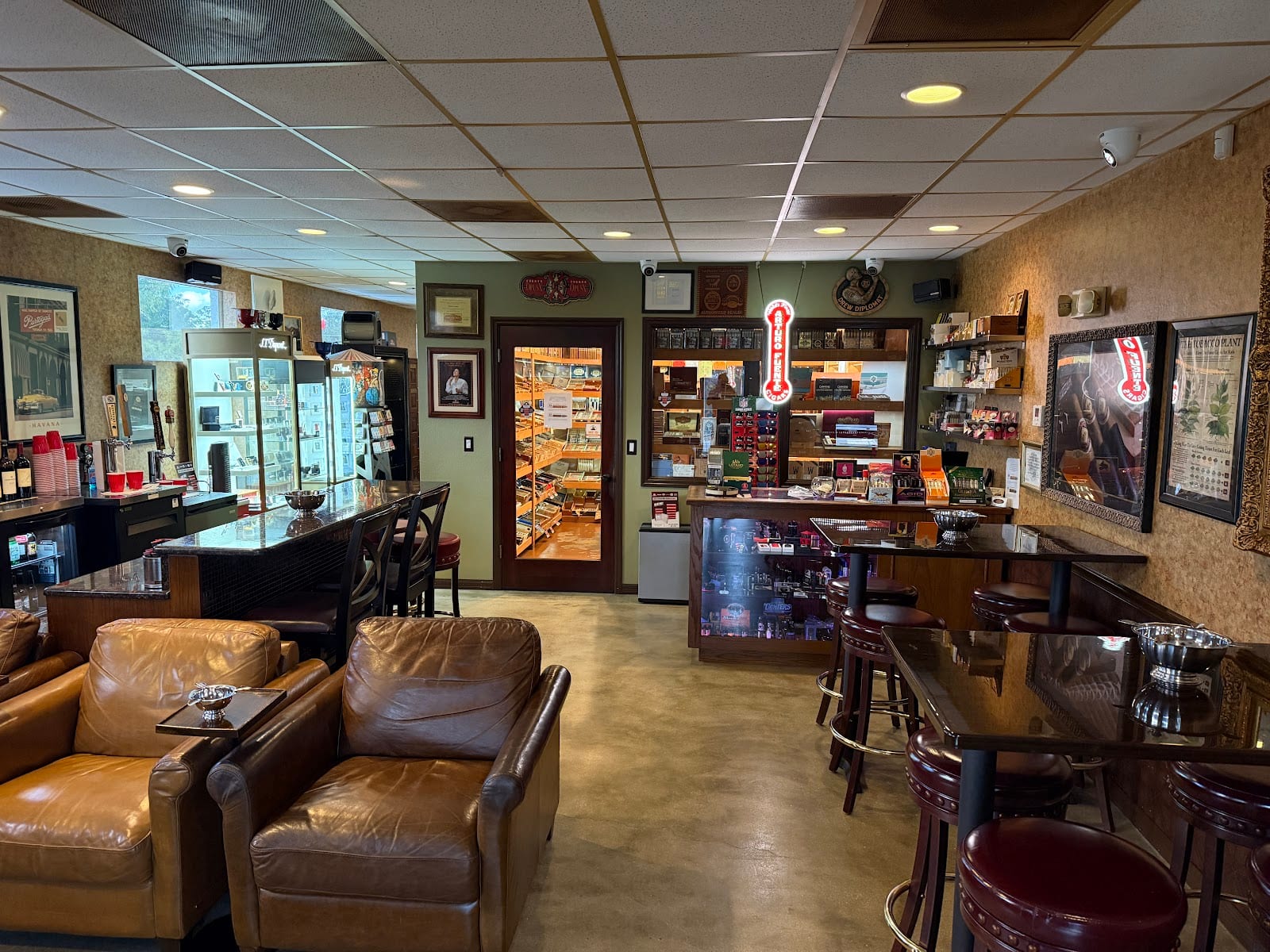 Tobacco Locker Cigar Bar, photo 2