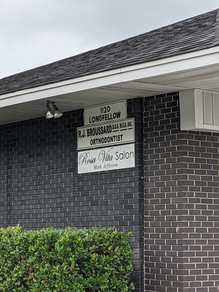 Robert Marroquin Dentistry: Robert Marroquin DDS