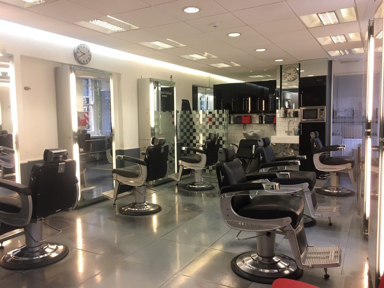 Edward Holland - Barbers Spitalfields, photo 3