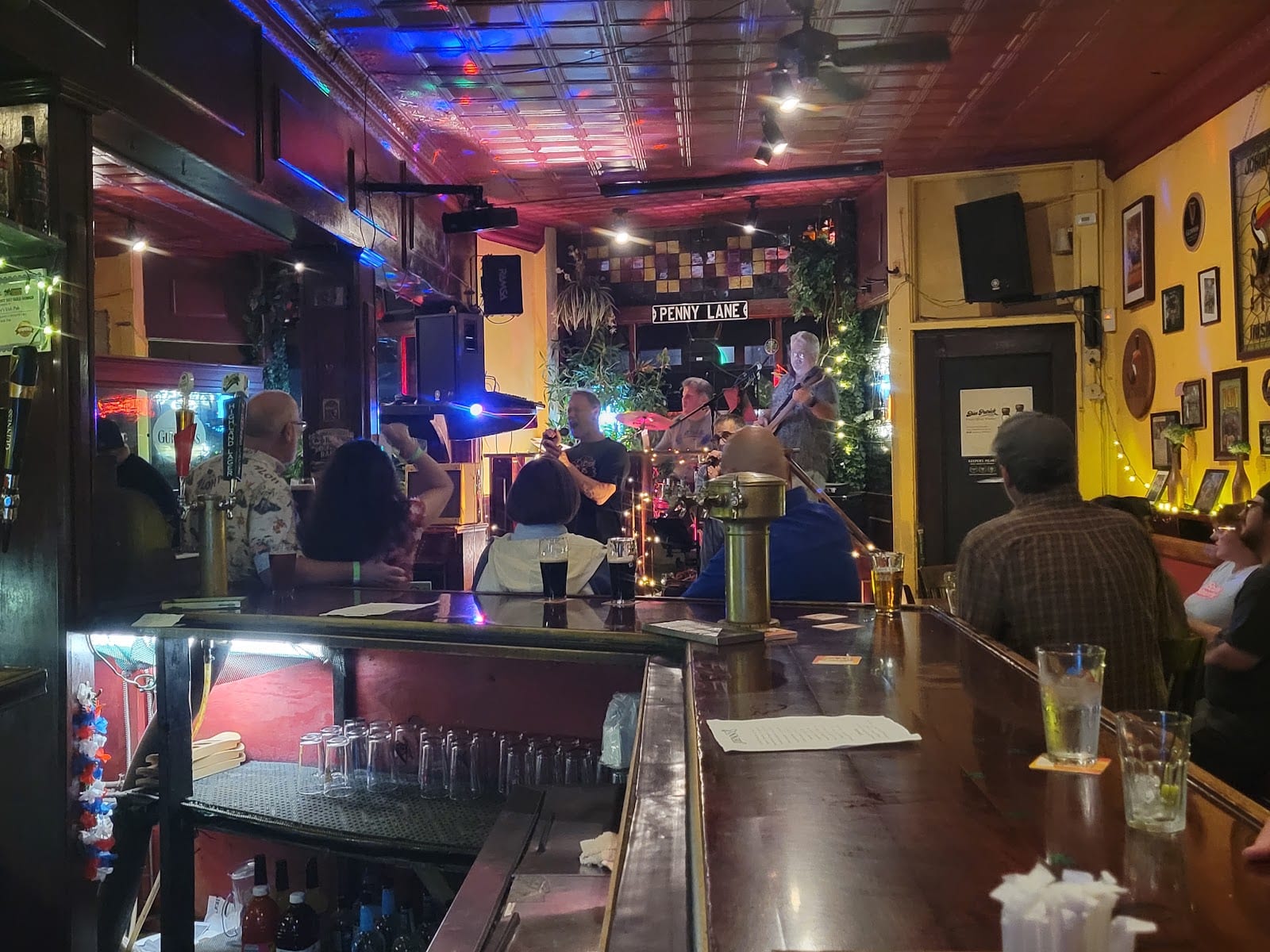 Johnny’s Irish Pub