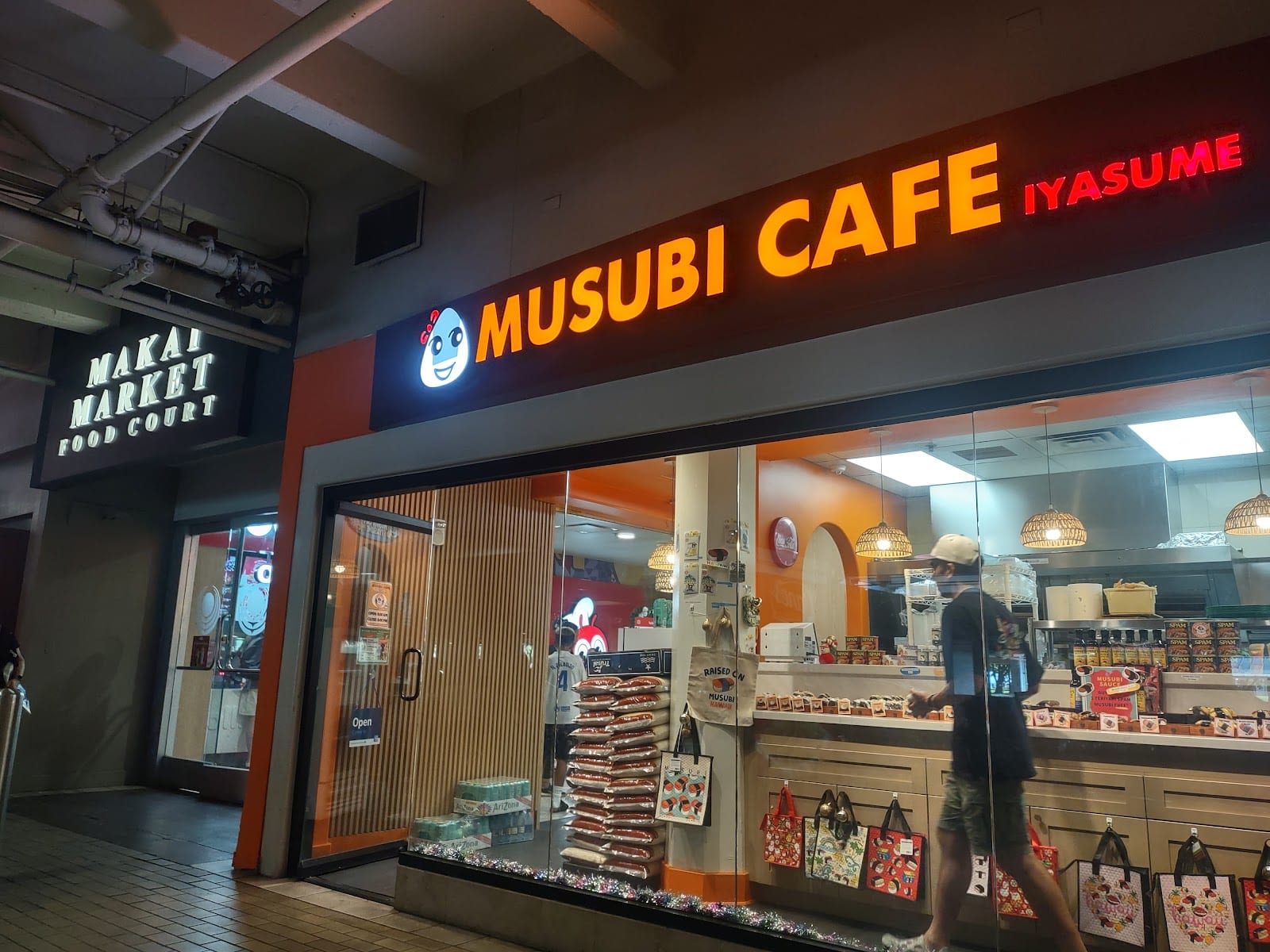Musubi Cafe IYASUME Ala Moana / Lanai, photo 3