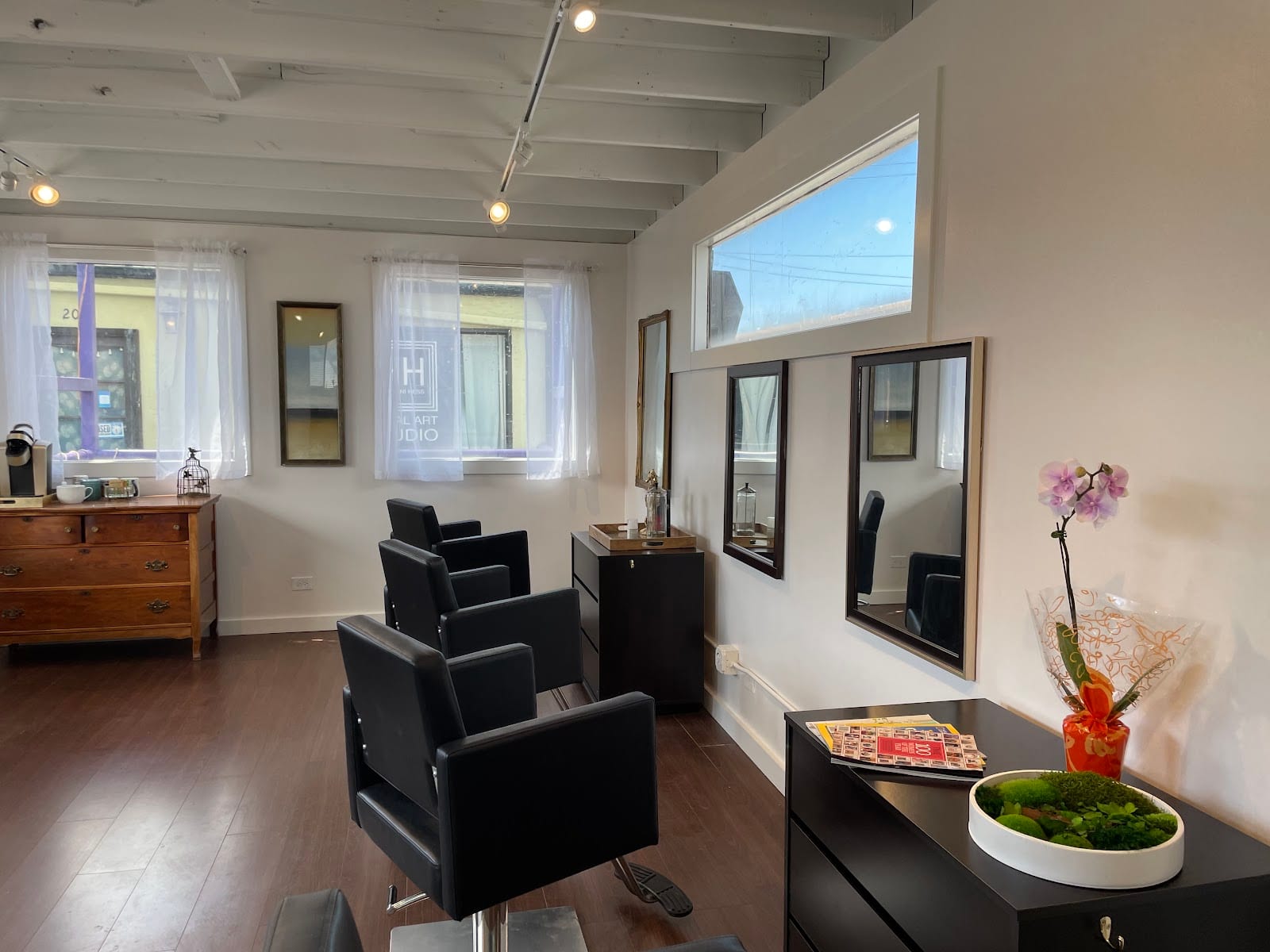 Oasis Salon, photo 2