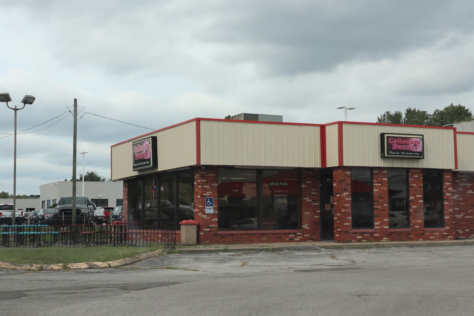 Coliseum Donuts, photo 2