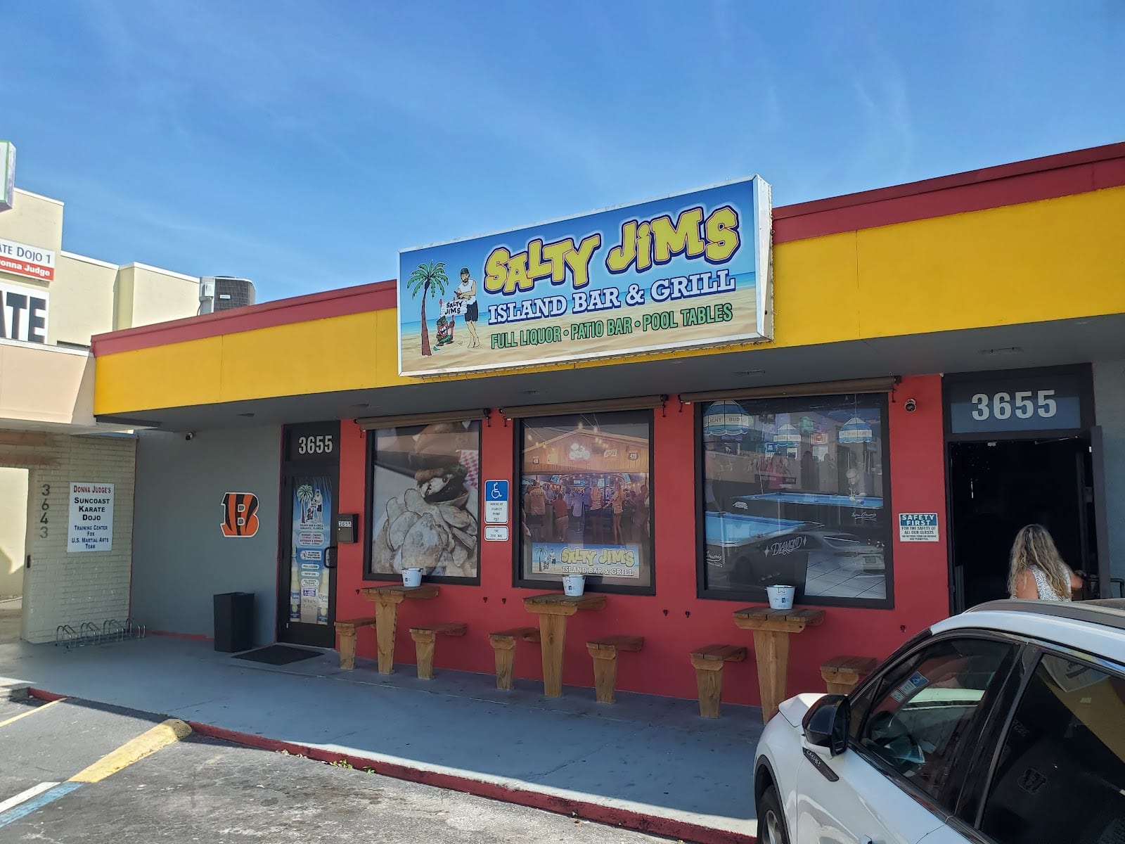 Salty Jim's Island Bar & Grill