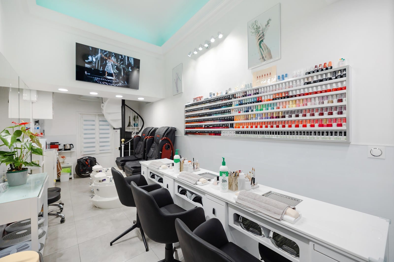 Paris Montmartre Nails