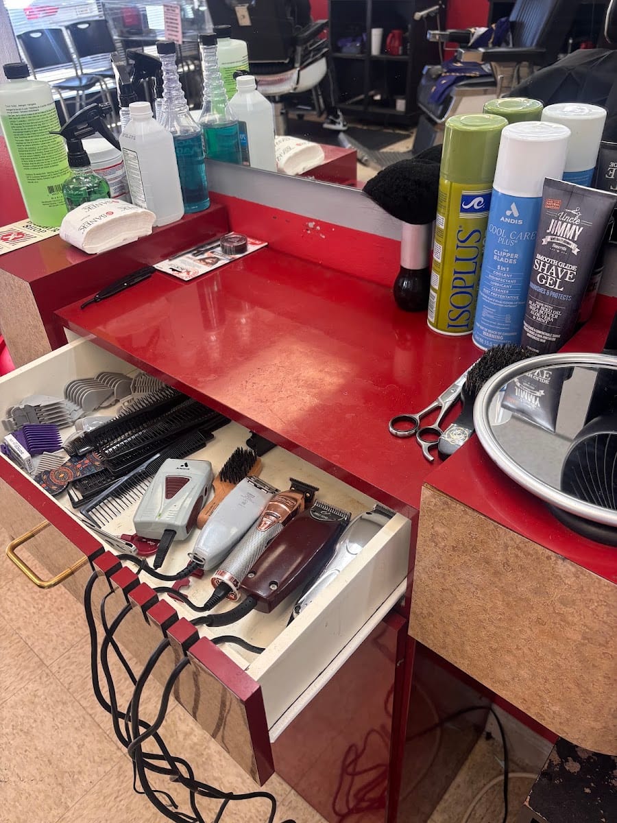 Cuts By Dee, photo 2